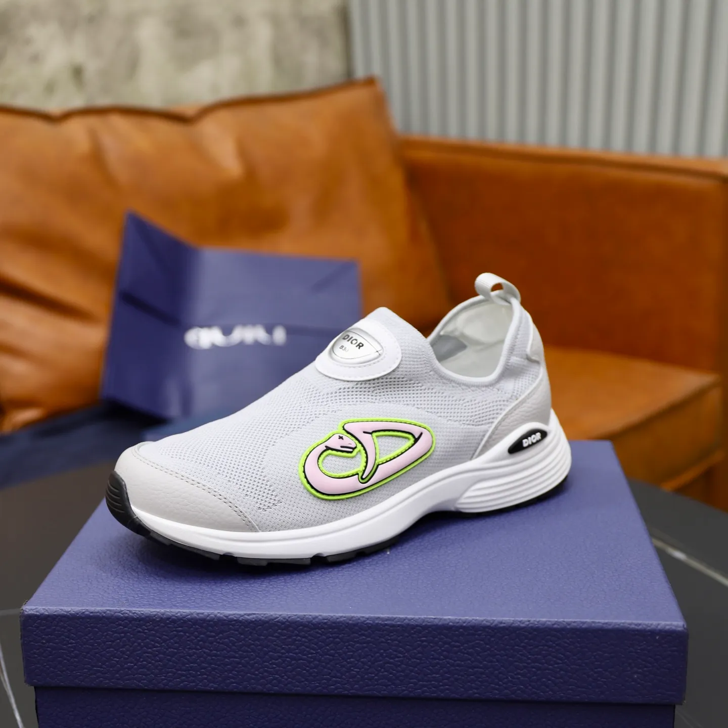 Ex-factory price: 520💰Dior B30’s latest hot model is shipped, the original version is made 1:1 ▪️ Fabric: Original customized fly woven ▪️ Lining: Imported breathable mesh ▪️ Sole: Original molded non-slip outsole ▪️ Size: 38-45 (45 is custom-made and cannot be returned)